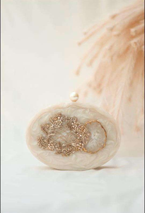 Pochettes en résine faites à la main en Inde pour femmes, sacs à main de haute qualité, élégants et tendance pour les soirées et événements. - Product Image 2