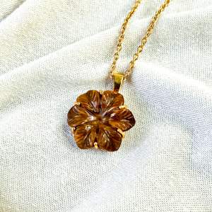 Collier pendentif fleur en œil de tigre AAA pour femme, pendentif fleur en pierre précieuse œil de tigre sculpté à la main, vente en gros - Product Image 3