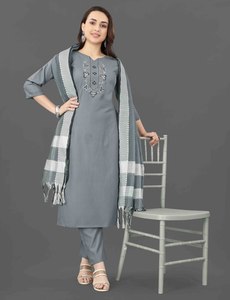 Ensemble de costume 3 pièces pour femmes Mohini, en coton mélangé, sans plis, avec kurta, pantalon et dupatta à motifs miroir, toutes saisons - Product Image 3