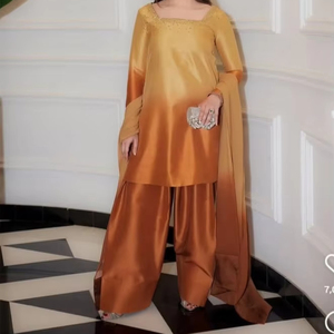 Moderno Diseño Exclusivo Farsi Salwar Kameez de Seda con Cuatro Hermosas Cuentas Decorativas en Colores, Crepé y Organza, Dupatta para Fiesta - Product Image 5