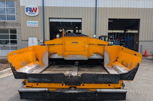 Pavimentadora de Asfalto Hidrostática de 6 Toneladas con Placa Calentadora Extensible Hidráulica de 2.5m-4.0m - Product Image 4