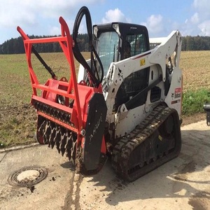 Minicargadora Bobcat eficiente con accesorio triturador de alto flujo para trabajos forestales, desbroce y corte de árboles - Product Image 2