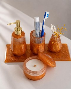 Juego de Baño de Cinco Piezas de Resina Estilo Americano, Forma Personalizada, Accesorios Decorativos Hechos a Mano en Color Naranja para Uso Doméstico - Product Image 2