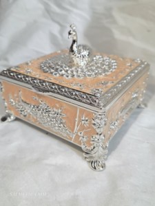 Caja de Joyería Cuadrada de Lujo Plateada con Diseño de Pavo Real, Organizador de Joyas Esmaltado, Contenedor de Terciopelo para Frutos Secos, Regalo de Boda - Product Image 4