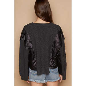 Suéter con cuello en V para mujer con parche acolchado de punto de cable POL - Product Image 3