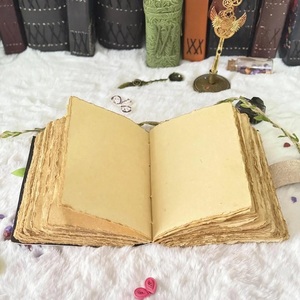 200 Hojas de Papel Hecho a Mano Estilo Victoriano con Diseño de Conejo - Cuaderno Grimoire con Borde Rústico y Acabado Acuarela - Libreta Vintage de Cuero con Motivos de Conejo Multicolor - Product Image 4