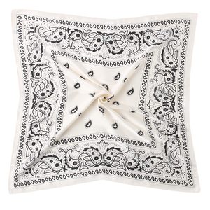 Foulard en satin effet soie pour cheveux, idéal pour dormir et voyager, personnalisable en gros (OEM) - Product Image 5