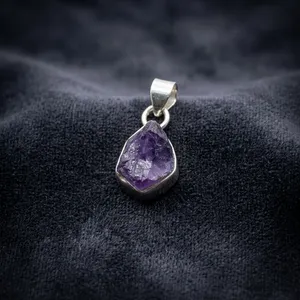 Colgante de Amatista Púrpura Natural Forever Warmth en Plata de Ley 925 con Engaste de Bisel, Diseño Minimalista Solitario, Unisex, para Uso Diario - Product Image 5
