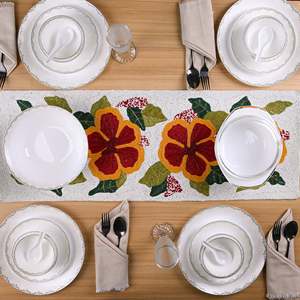 Nappe de table luxueuse en coton satiné brodée à la main avec des motifs floraux rayés pour la décoration de la maison et des restaurants - Product Image 1