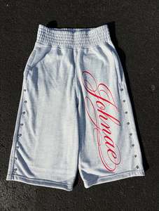 Shorts longs décontractés pour homme, 100% coton éponge, couleur unie, effet délavé soleil, avec cordon de serrage, taille élastique, grammage lourd, imprimé sérigraphié, effet vieilli sur le devant - Product Image 1