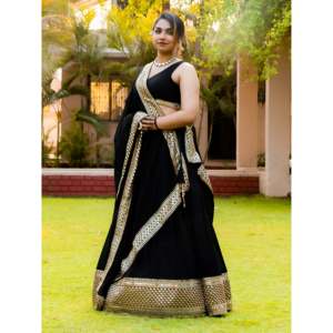 Grandes conjuntos de mujer Black Zari bordado Georgette Lehenga Choli para ropa de recepción - Product Image 5