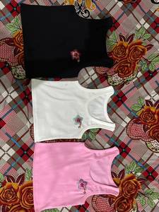 เสื้อยืดผ้าฝ้ายปักลายดอกกล้วยไม้สีม่วงแดงประดับด้วยลูกปัดทำมือสำหรับผู้หญิง เสื้อแขนสั้นฤดูร้อน ขายส่งสำหรับผู้ค้าต่างประเทศ - Product Image 6