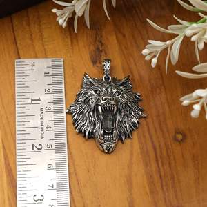 Collier pendentif tête de loup en laiton, bijoux loup viking en argent oxydé, pendentif animal gothique - Product Image 2