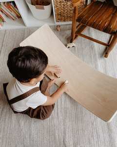 Vente en gros Planche d'équilibre éducative Montessori en bois naturel pour enfants Jouet écologique Planche de surf Wobbel - Product Image 4