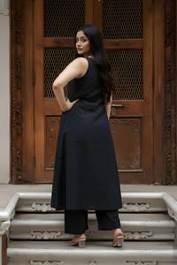 Ensemble Kurta et Palazzo en Coton Doux Noir Brodé, Col Rond, Sans Manches, Coupe Évasée, Longueur Cheville, Tenue Quotidienne Ethnique, Tailles M L XL XXL - Product Image 4