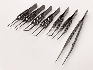 Pinzas de microcirugía Castroviejo doradas, instrumentos quirúrgicos dentales para cirugía menor y procedimientos oftalmológicos, de acero metálico, eléctricas. - Product Image 2