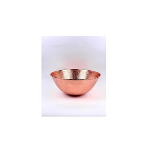 Bol de service classique en aluminium poli, élégance minimale, conçu pour une présentation durable sur la table de fête - Product Image 1
