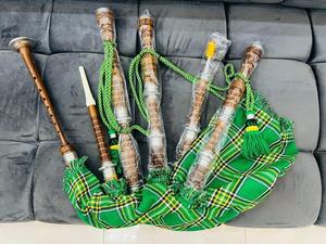 Gaita escocesa artesanal con detalles plateados y selección de tartán personalizada - Product Image 3