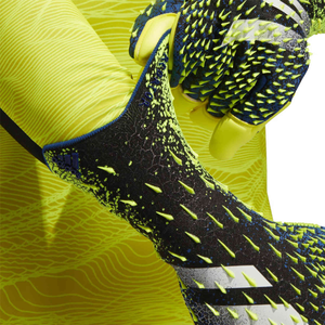 Fabriqué au Pakistan, prêt à être expédié, gants de gardien de but de football légers pour une protection accrue des doigts et de la main. - Product Image 2