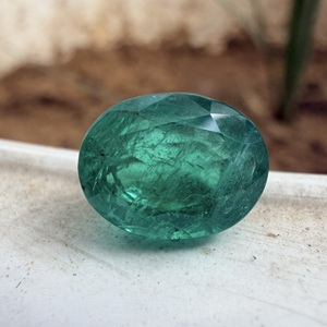 Esmeralda Natural de Zambia de Lujo, 4.50 Quilates, Verde Brillante, Ovalada, para Diseños de Joyería Fina Personalizada Premium - Product Image 1