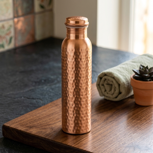 Botella de agua de cobre para regalo de Navidad, acabado martillado, diseño minimalista portátil, para uso doméstico - Product Image 1