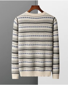 Pull pour homme confortable à col rond en maille douce, mode hivernale intemporelle, fournisseur de vêtements en conteneur - Product Image 6