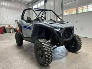 RZR Pro XP Sport i 4x4 EFI Sport UTV Side by Side 4 temps Véhicule tout-terrain EPS Robuste pour utilisation en ranch et en zone montagneuse - Product Image 5