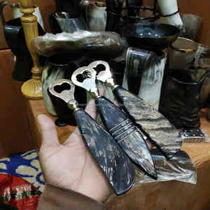 Abridor de botellas de cuerno de buey auténtico de primera calidad, herramienta de bar rústica hecha a mano para uso doméstico y en bares a precio económico. - Product Image 5