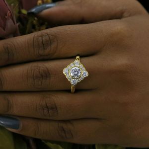 Anillo de Compromiso con Diamante Cultivado en Laboratorio, Corte Brillante Redondo, RITZIN |   Anillo de boda con halo y engaste de circonitas |   Estilo Adorable para Mujer - Product Image 4