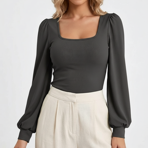 Haut de printemps côtelé à col carré et manches bouffantes, en maille ajustée à manches longues, style décontracté et tendance, avec poignets côtelés, personnalisable OEM, fabricant grossiste - Product Image 1