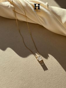 Elegante Collar con Colgante de Diamante Solitario Corte Radiante en Oro de 14k, Collar Minimalista con Diamante Rectangular para Mujer, Joyería de Lujo para Uso Diario - Product Image 6