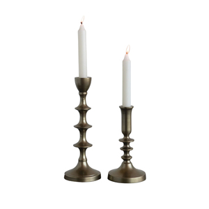 Paire de bougeoirs coniques en métal bronze antique de style nordique, candelabres côtelés en laiton, ensemble de centres de table pour la décoration intérieure - Product Image 1