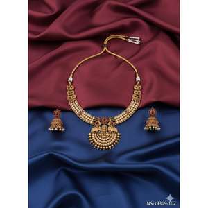 ชุดสร้อยคอเจ้าสาวสีทองอร่าม ดีไซน์หรูหรา แรงบันดาลใจจากมรดกทางวัฒนธรรม เหมาะสำหรับงานแต่งงาน งานเฉลิมฉลอง และงานพิธีแบบดั้งเดิม - Product Image 2