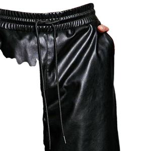 Short écologique pour homme en similicuir avec cordon de serrage et jambe large, motif uni, poches streetwear, short en similicuir pour homme - Product Image 3