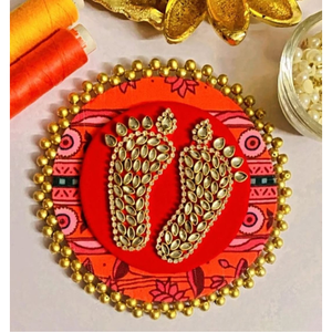 Ensemble de Padukas Rouge Laxmi Designer – Assiette de Pooja Artisanale pour Diwali avec Travaux Dorés - Product Image 3