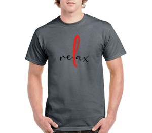 เสื้อยืดแขนสั้นสีน้ำตาลแดงสำหรับผู้ชาย พิมพ์ลายตัวอักษร Relax คอกลม ทรงลำลอง ผ้าเจอร์ซีย์คอตตอน - Product Image 4