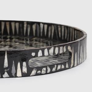 Plateau de service rond noir avec incrustation de coquillages, motif mosaïque soleil éclatant, bord surélevé et poignées latérales pour décoration de table - Product Image 3