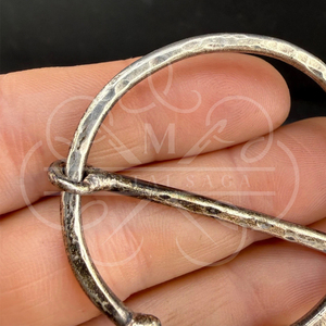 Broche Circular de Acero de Damasco Forjado a Mano con Textura Martillada y Cierre de Pin, Accesorio Multifuncional para Senderismo - Product Image 3