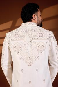 Traje Étnico Masculino Ivory Royal Mayu, Base de Seda Vergo con Cuentas de Vidrio Tónicas, Lentejuelas Plateadas y Bordado Resham Multicolor - Product Image 5