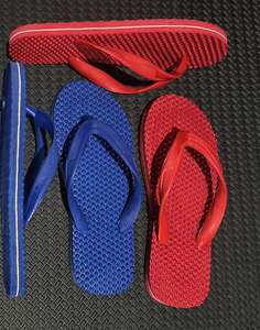 Chaussons Hawaïens de Qualité Supérieure pour Hommes, Couleurs Variées, avec Acupression pour Massage des Pieds et Usage Quotidien – Disponibles à la Vente - Product Image 4