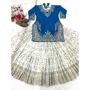 Accessoires Ethniques de Designer New Fancy Style Party Wear Lehenga avec Top - Product Image 2