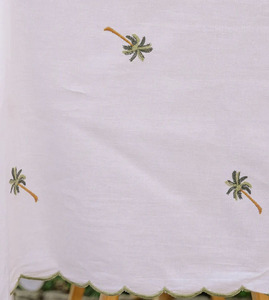 ผ้าปูโต๊ะปักลายต้นปาล์มสีขาวผ้าฝ้ายสั่งทำขายส่ง ทนทานทุกขนาด ขอบหยักสีเขียว ซักได้ - Product Image 3