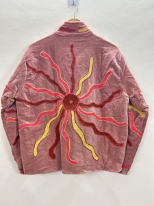Veste d'hiver artisanale pour femme, style bohème, motif floral Suzani, en velours brodé à la main, imprimé soleil. - Product Image 4