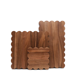 Planche à découper carrée en bois d'acacia sur mesure, grande taille, à bords festonnés, avec fonction de service pour pizza, passe au lave-vaisselle et se nettoie facilement - Product Image 4
