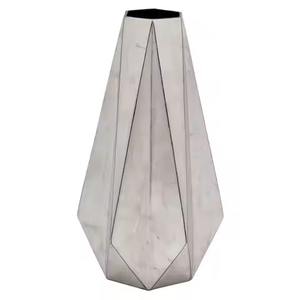 Vase à fleurs classique en métal, élégant et décoratif, pour la décoration de table de mariage - Product Image 4