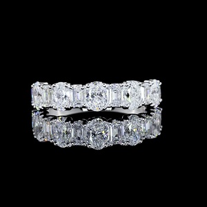Bague de fiançailles et de mariage classique en diamant de forme mixte ovale et émeraude certifiée IGI de 1,50 carat pour femme, bijoux fins - Product Image 1