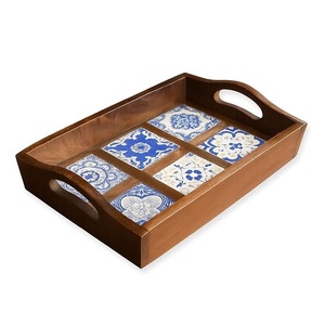 Bandeja de Servir de Madera Hecha a Mano con Incrustaciones de Azulejos de Cerámica Azul, Bandeja Decorativa para Té y Café - Product Image 1