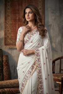 Sari de Seda Blanco Bordado con Borde Floral, Tradicional Indio para Bodas y Fiestas, Corte Regular para Mujer, Largo hasta el Suelo - Product Image 3