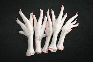 Pollo Halal Congelado Entero para el Mercado Internacional, Preparado con Aves de Corral Criadas en Granja, con un Procesamiento Islámico Auténtico y Moderno - Product Image 4