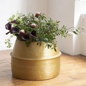 Jardinière en métal moderne au design élégant, pot de fleurs décoratif pour l'intérieur et l'extérieur, pour la maison, le jardin, le balcon, le salon - Product Image 1